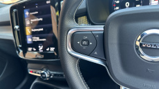 Volvo Xc40 2.0 B4P R DESIGN Pro 5dr AWD Auto Petrol Estate